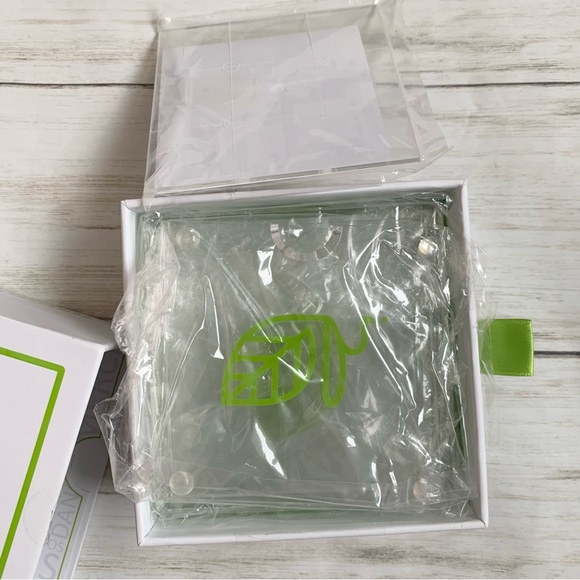 NIB Coastix Set of 4, Modern Square Shatterproof Acrylic Photo Frame Coasters - Picture 3 of 5